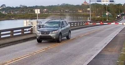 Мужчина из Флориды перепрыгнул поднимающийся разводной мост на Hyundai Santa Fe - porosenka.net - штат Флорида