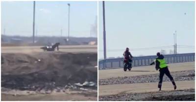 Сотрудник ДПС попытался "догнать" мотоциклиста камнем, но промахнулся - porosenka.net - Новосибирск