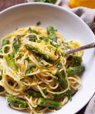 Легко, вкусно и полезно: спагетти с зеленой спаржей — идеальная весенняя паста - elle.ru