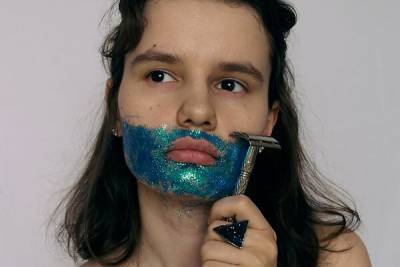 Элизабет Тейлор - Грета Гарбо - Зачем девушки в социальных сетях бреют лицо, и при чем тут сияние кожи - 7days.ru