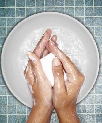 #Иммунитет: как правильно мыть руки (а не обрабатывать их гелем) - elle.ru