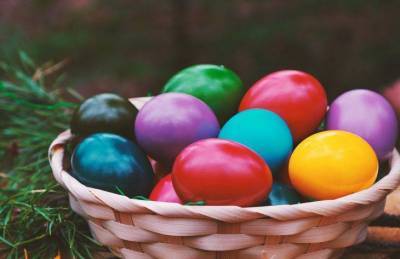 Как покрасить яйца с помощью подручных средств: 5 простых способов - lifehelper.one