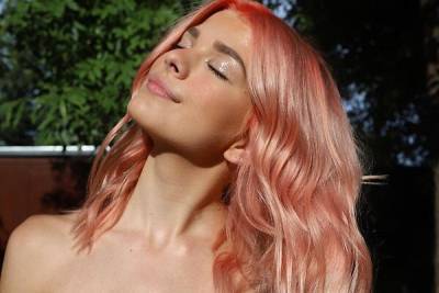 Джейн Фонда - Розовый блонд и другие яркие окрашивания волос лета 2021 - 7days.ru