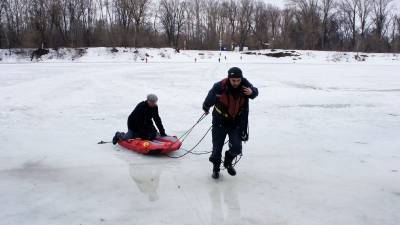Спасатели Уфы вытащили провалившуюся под лёд собаку - mur.tv - Уфа