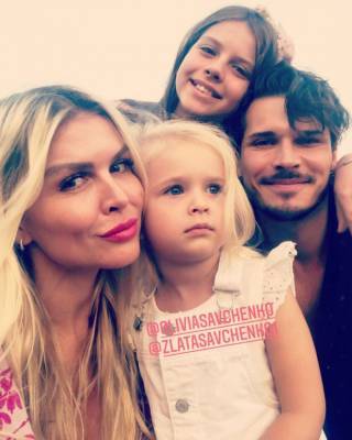 Несмотря на продолжающийся процесс развода — Глеб Савченко и Елена Самоданова с детьми вместе отправились на семейный отдых - starslife.ru