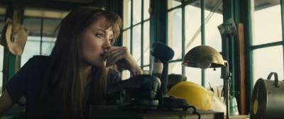 Анджелина Джоли - Николас Холт - Анджелина Джоли в трейлере фильма "Те, кто желает мне смерти" - vogue.ua - штат Монтана - штат Нью-Мексико