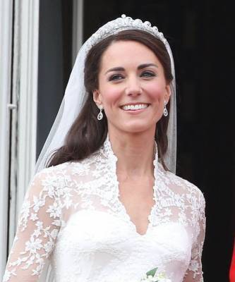 Кейт Миддлтон - принц Уильям - Дерзкая шутка королевы за день до свадьбы принца Уильяма и Кейт Миддлтон - elle.ru