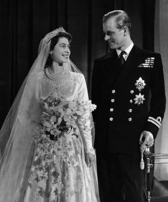 королева Елизавета II (Ii) - принц Филипп - Хартнелл Норман - История одного дня: свадьба королевы Елизаветы II и принца Филиппа - elle.ru - Германия
