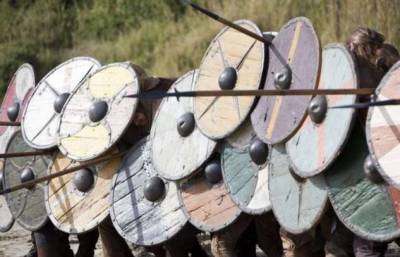 Почему щиты викингов в действительности были непрочными и легко ломались - chert-poberi.ru - Русь