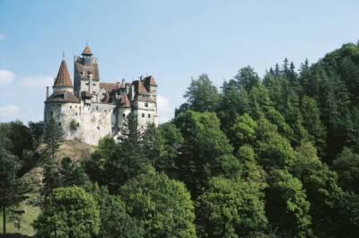 В замке Дракулы в Румынии открылся пункт вакцинации... - glamour.ru - Румыния
