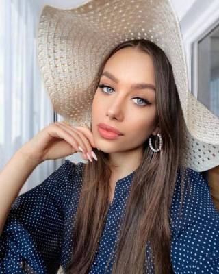 Нейл-блогер Анна Супакова оценивает звездный маникю... - glamour.ru