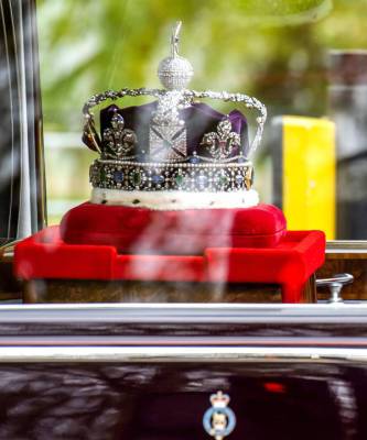королева Елизавета II (Ii) - Почему у короны Британской империи есть личный автомобиль и еще несколько фактов о главной королевской регалии - elle.ru - Россия - Британская Империя