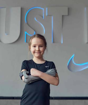 Nike совместно с «Моторикой» представили фильм о детях с протезами рук, которые не боятся заниматься спортом - elle.ru - Россия