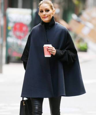 Оливия Палермо - В такую дождливую погоду, как сейчас, носите кейп. Оливия Палермо покажет, как и с чем - elle.ru