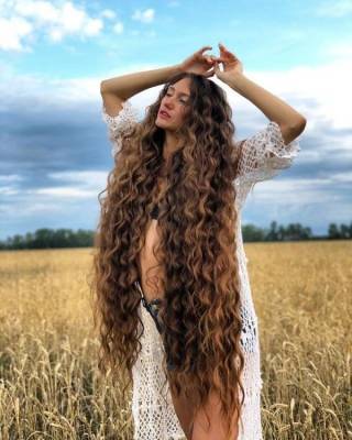 Рапунцель из Барнаула: Татьяна Гордикова 9 лет не стригла волосы и прославилась в Instagram (15 фото) - porosenka.net - Барнаул
