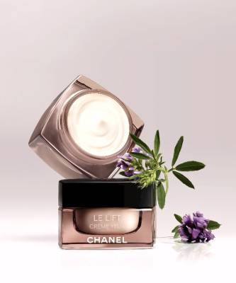 Время относительно: anti-age уход за кожей вокруг глаз Chanel Le Lift - elle.ru
