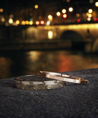 Знаменитая коллекция Cartier LOVE пополнилась колье с бриллиантовым паве и неизменными винтами - elle.ru - Нью-Йорк - Santos