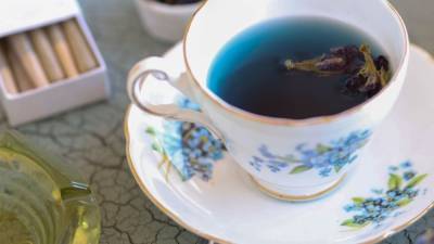 Попробуйте синий чай — он спасет кожу от сухости и убережет вас от стресса - vogue.ru