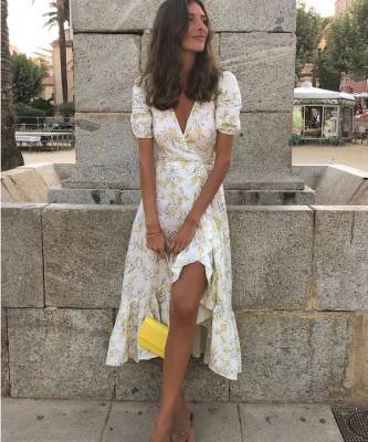 11 платьев с цветочным принтом, которые никогда не выйдут из моды - elle.ru
