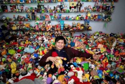 У мужчины из Филиппин самая большая в мире коллекция игрушек из заведений быстрого питания - chert-poberi.ru - Филиппины