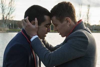 Тайны, любовь втроем, много секса и ЛГБТК+: вышел первый трейлер четвертого сезона испанского сериала "Элита" про школьников - spletnik.ru