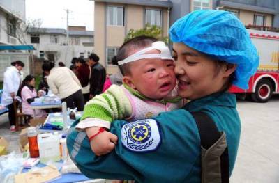 Когда спасатели добрались до развалин дома, после землетрясения в Японии, они увидели тело молодой женщины в странной позе - lublusebya.ru - Япония