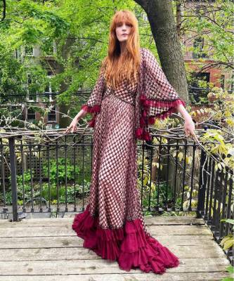 Самое роскошное платье-халат: Флоренс Уэлч в Gucci - elle.ru - Лондон