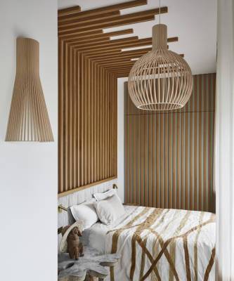 Деревянные рейки в спальне: 25+ примеров - elle.ru