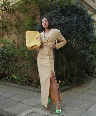 Тиффани Хсу - Самый модный костюм с юбкой выглядит именно так - elle.ru - Лондон