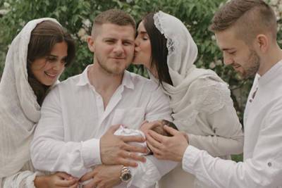Александра Сивкова - Вячеслав Дайчев - Алекса поделилась снимками с крещения дочери и впервые показала ее лицо - spletnik.ru
