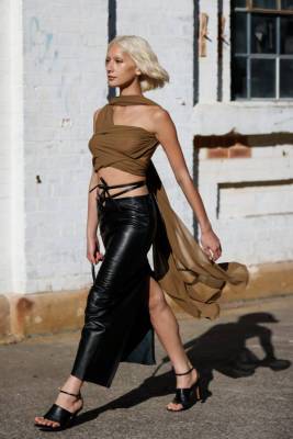 Что носят гости Австралийской недели моды 2021: гла... - glamour.ru