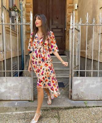 Жюли Феррери - Цветочное платье — главный летний маст-хэв: француженка Жюли Феррери показала два идеальных варианта - elle.ru
