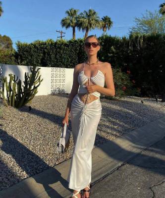 Эльза Хоск - Николь Потуральски - Платье с перевернутым бра — самый большой тренд этого лета. Вот как его носят супермодели - elle.ru - Германия