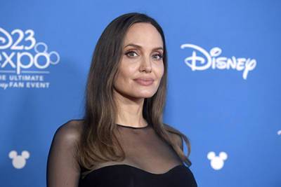 Анджелина Джоли - Angelina Jolie - "Чувствовала себя сломленной": Анджелина Джоли рассказала, как пережила трудные жизненные моменты - spletnik.ru