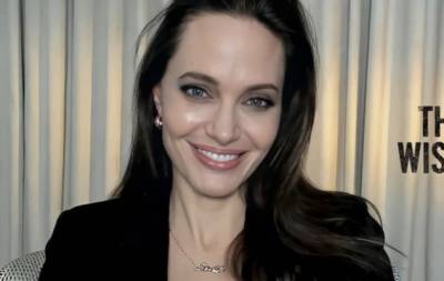 Анджелина Джоли - Вечно молодая: Анджелина Джоли очаровала поклонников новым виртуальным выходом (ФОТО) - hochu.ua