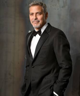 Джордж Клуни - Амаль Клуни - Никто не носит костюмы так круто, как это делает Джордж Клуни! И вот 15 доказательств! - elle.ru