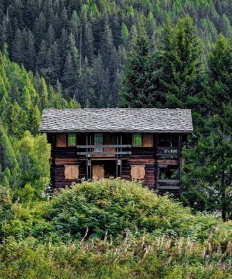Дом-легенда: альпийская хижина по проекту Карло Моллино - elle.ru - Италия
