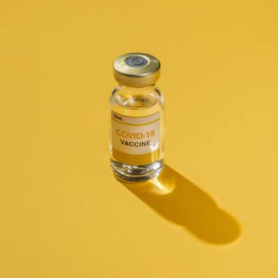 В России зарегистрировали четвертую вакцину от COVI... - glamour.ru - Россия