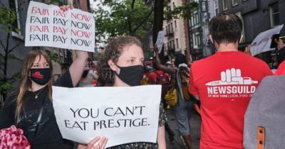 Анна Винтур - Журналисты в Нью-Йорке организовали устроили протест против главного редактора Vogue - womo.ua - New York - Нью-Йорк