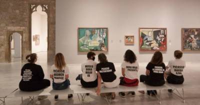 Пабло Пикассо - Активистки провели акцию протеста в музее Пикассо: и не просто так - womo.ua