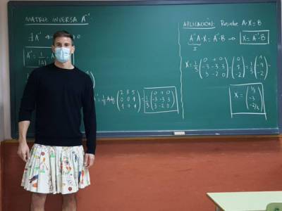 Учителя в испанских школах стали ходить на работу в... - glamour.ru