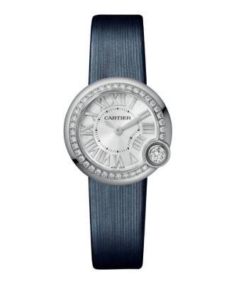 Так могут только Cartier: часы с бриллиантовым паве, драгоценной заводной головкой и кожаным ремешком, который похож на атласный - elle.ru