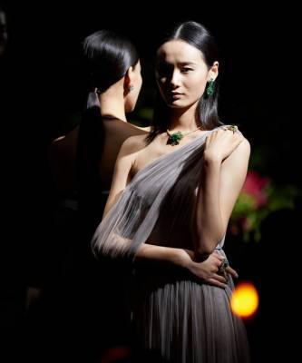 Dior показали коллекцию высокого ювелирного искусства на чарующе таинственном ужине в Китае - elle.ru - Китай