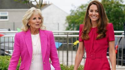принцесса Диана - Alexander Macqueen - Кейт Миддлтон - Джилл Байден - 6 розовых вещей на случай важных переговоров, как у Кейт Миддлтон и Джилл Байден - vogue.ru - Англия