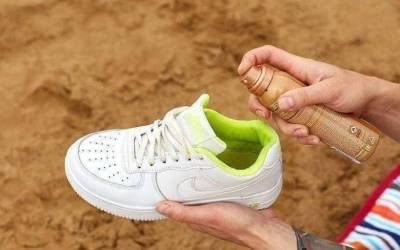 ​Как избавить обувь от неприятного запаха при помощи сухого шампуня - lifehelper.one