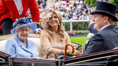 королева Елизавета - принц Чарльз - Елизавета II (Ii) - Камилла - Майк Тиндалл - Зара Тиндалла - Елизавета II впервые за 69 лет своего правления не посетит скачки в Аскоте - tatler.ru - Австралия