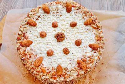 Медовый торт с арахисом или миндалем - lifehelper.one