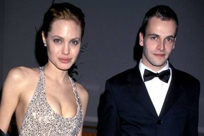 Анджелина Джоли - Брэд Питт - Ли Миллер - Angelina Jolie - Анджелина Джоли познакомила их с Брэдом Питтом сыновей с бывшим мужем Джонни Ли Миллером - spletnik.ru - Нью-Йорк