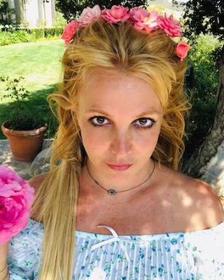 Бритни Спирс - Бритни Спирс поделилась воспоминаниями о своем детстве, написав пост в социальной сети Instagram - starslife.ru