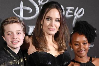 Анджелина Джоли - Брэд Питт - Джон Одеркирк - Фанаты гадают, кто из детей Джоли и Питта решил предать отца - 7days.ru